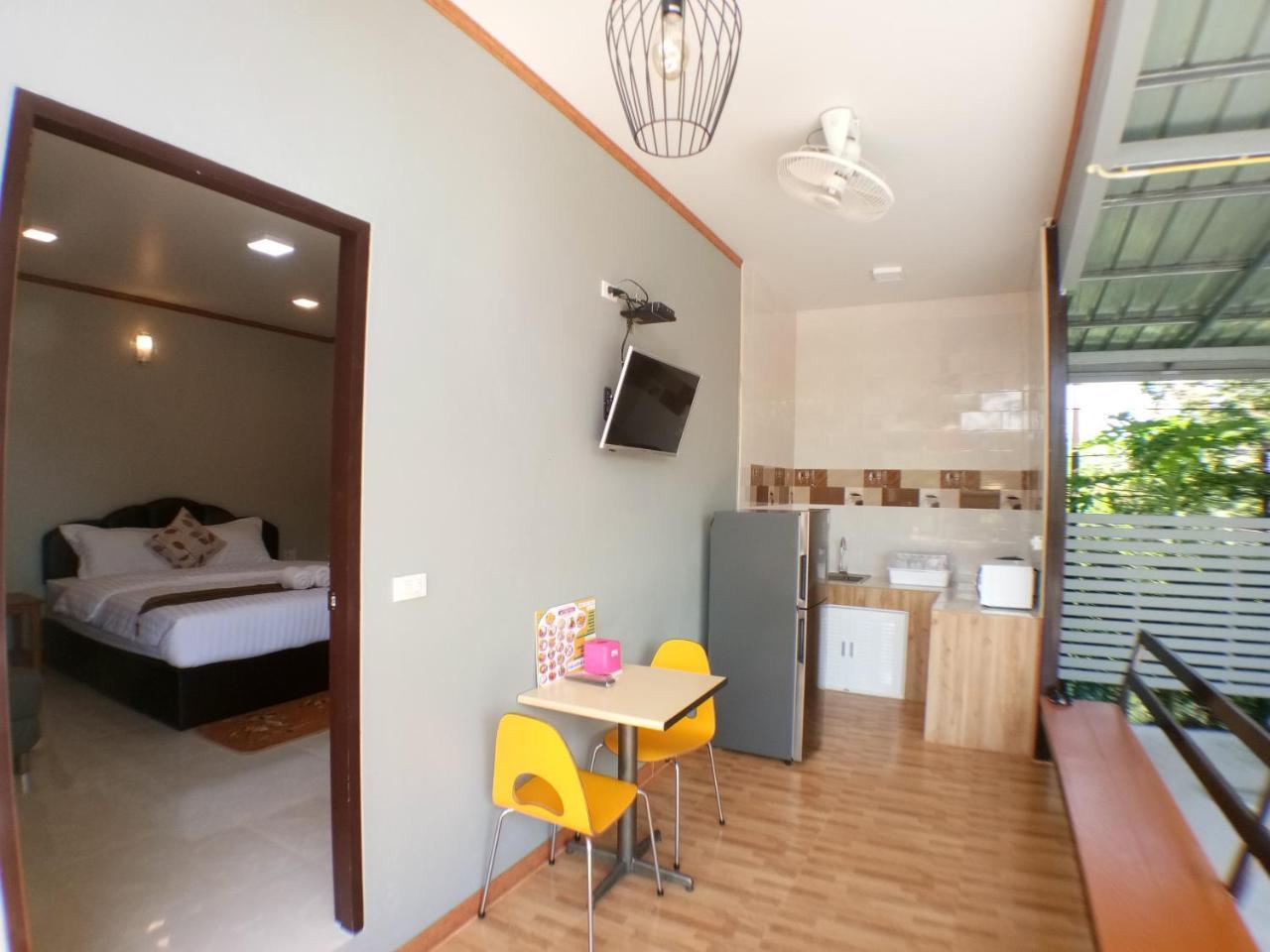 Hi Tech Resort Kabin Buri Oda fotoğraf