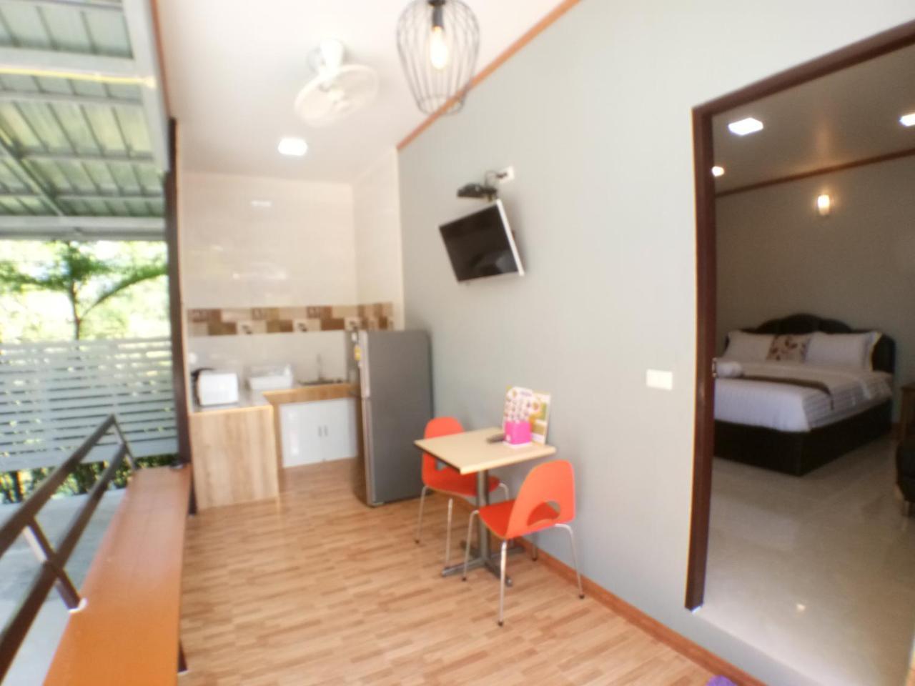 Hi Tech Resort Kabin Buri Oda fotoğraf