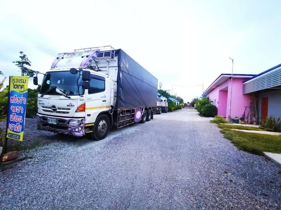 Hi Tech Resort Kabin Buri Dış mekan fotoğraf